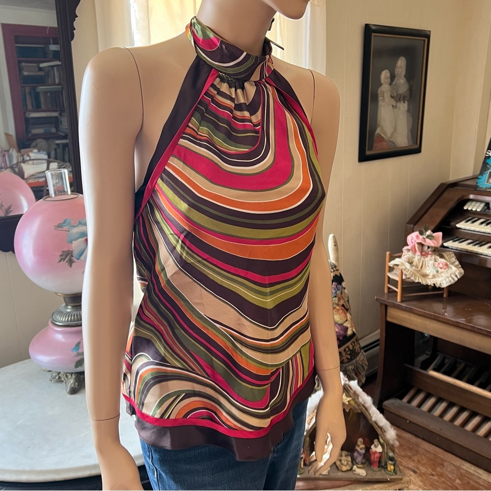 Retro 60’s inspired sleeveless blouse.